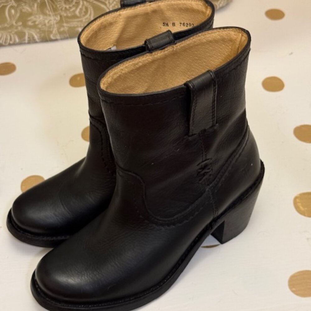 Size 5.5 B FRYE Black Leather Carmen x Stitch Short-D Saddle- Mid-calf - Picture 12 of 16